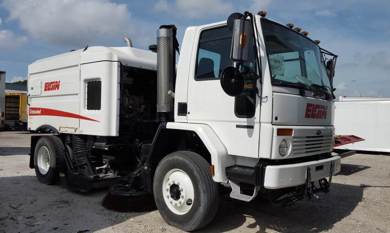 2005 Sterling SC8000 Sweeper Truck - Wholesale